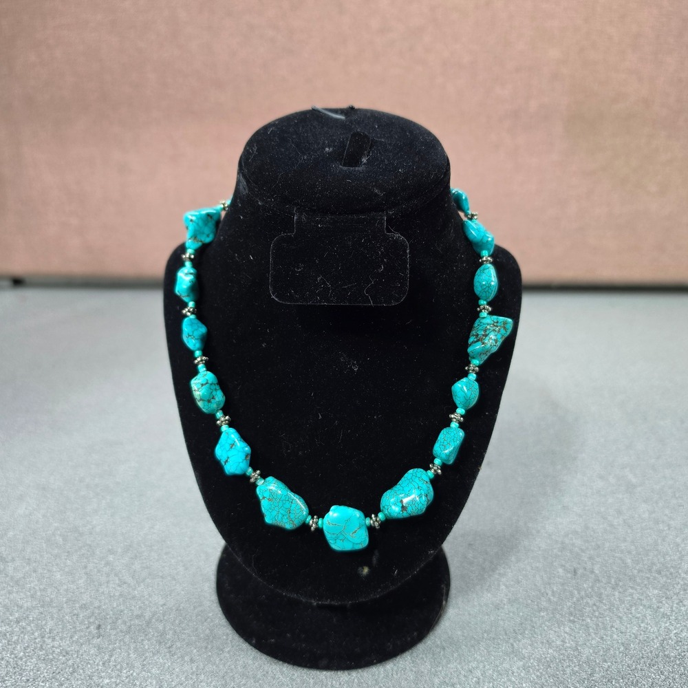 Turquoise Magnesite Nugget Necklace Womens OS Blue Excellent Boho